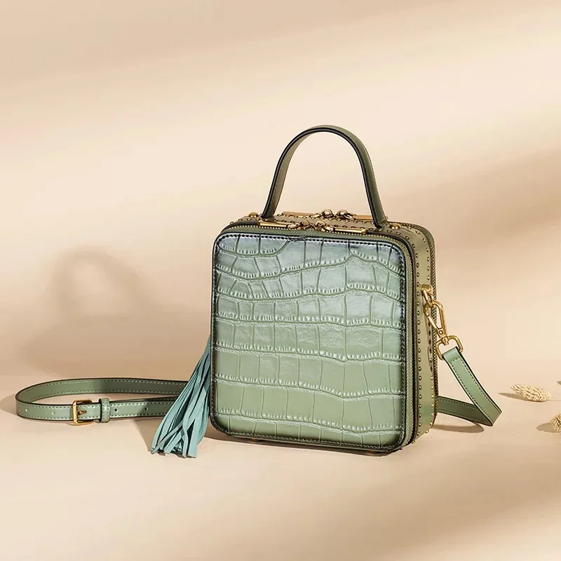 IMIDO New 100% leather handbags European and American fashion trend handbags shoulder Messenger bag small square bag
IMIDO New 100% leather handbags European and American fashion trend handbags shoulder Messenger bag small square bag