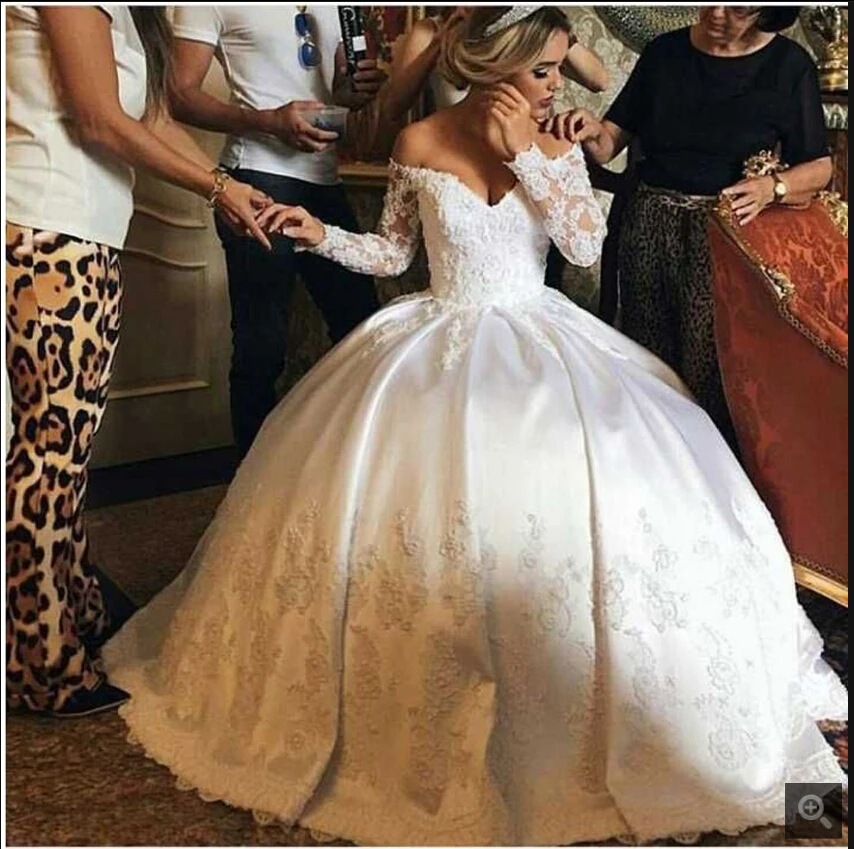 White satin 2019 Vintage Puffy Wedding Dresses Ball Gown Long Sleeve deep v neck Bridal Gowns Lustrous Satin Wedding Gown
White satin 2019 Vintage Puffy Wedding Dresses Ball Gown Long Sleeve deep v neck Bridal Gowns Lustrous Satin Wedding Gown