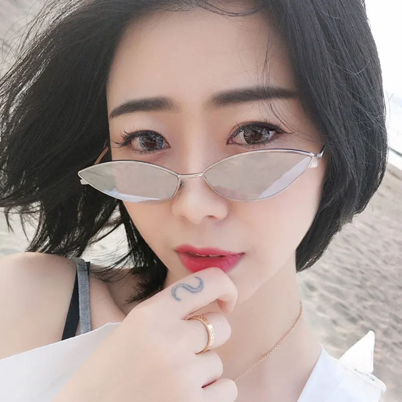 2019 Korean Small Cat Eye Sunglasses Trend Metal Frame Ocean Piece Sun glasses Steampunk Street decoration eyeglasses
2019 Korean Small Cat Eye Sunglasses Trend Metal Frame Ocean Piece Sun glasses Steampunk Street decoration eyeglasses