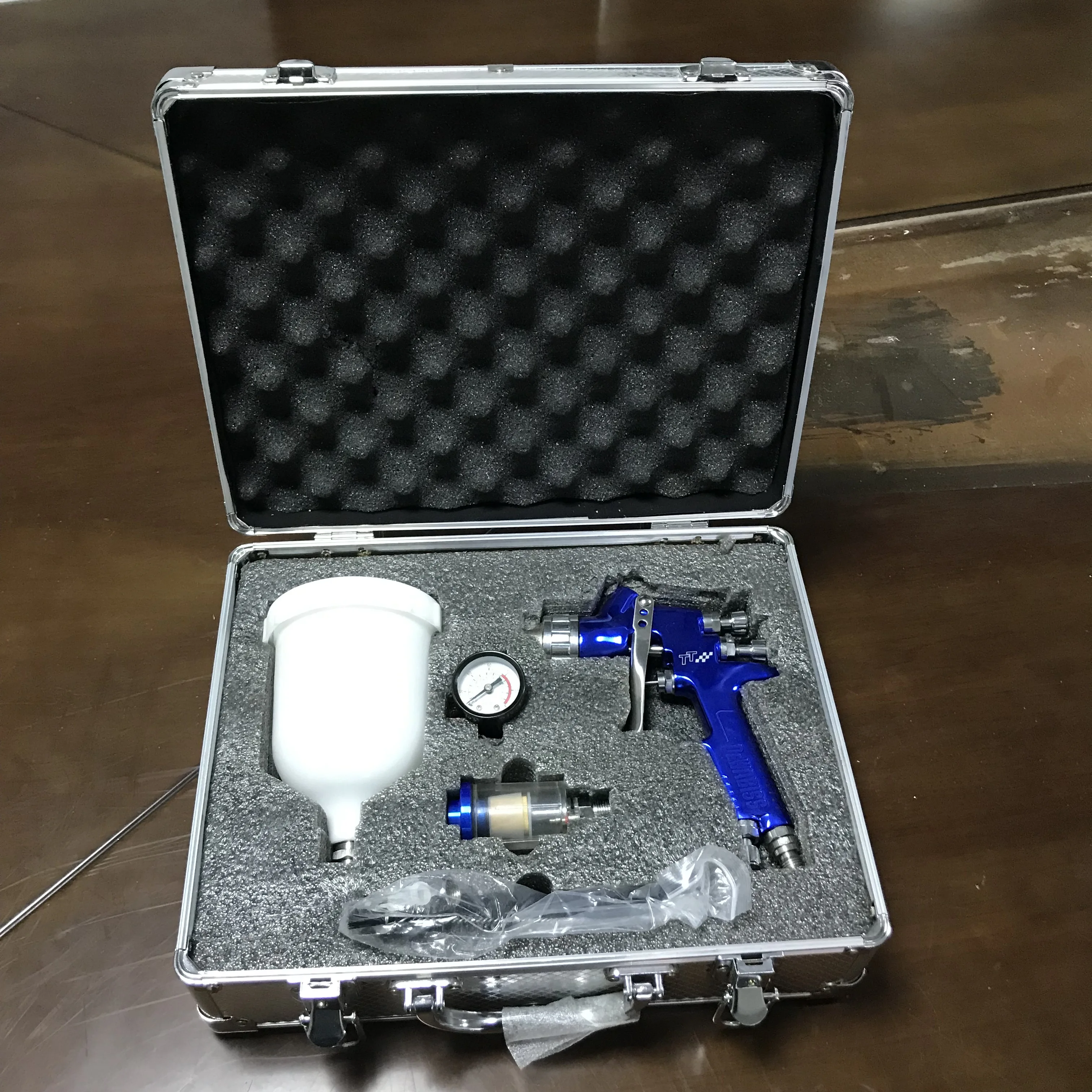 DEWABISS spray paint gun BOX with GTI gun Airbrush airless spray gun for painting cars Pneumatic tool al holder
DEWABISS spray paint gun BOX with GTI gun Airbrush airless spray gun for painting cars Pneumatic tool al holder