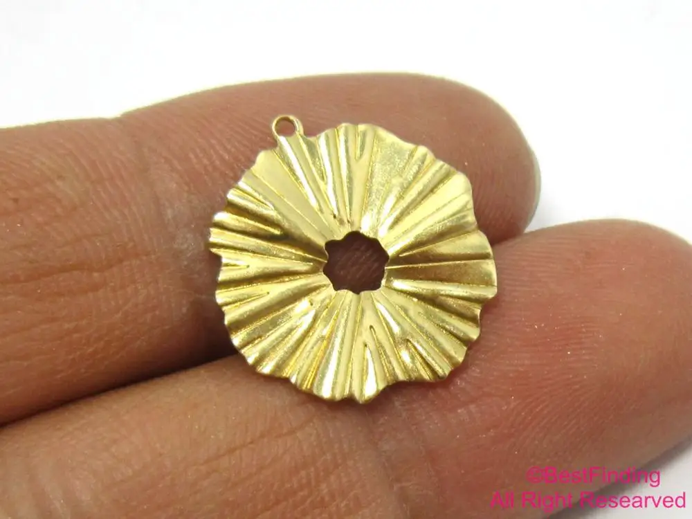 20pcs Brass Charms, Wavy Round Earring Charms, Sun Shaped, 19x17mm, Round Circle Brass Findings, Earring Accessories,- R483
20pcs Brass Charms, Wavy Round Earring Charms, Sun Shaped, 19x17mm, Round Circle Brass Findings, Earring Accessories,- R483