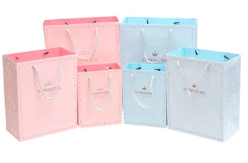 3pcs Papercard Gift bags Blue Prince Pink Princess High-quality Hot-stamping Paper Packing Pounchs with Satin Three-ply Twine
3pcs Papercard Gift bags Blue Prince Pink Princess High-quality Hot-stamping Paper Packing Pounchs with Satin Three-ply Twine