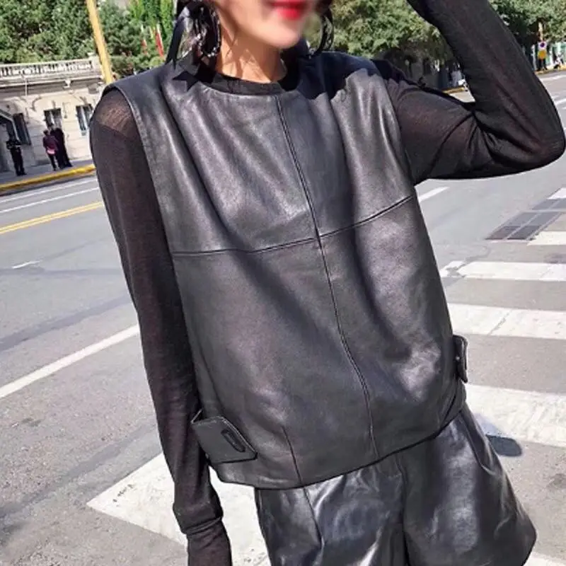 Lady springgenuine leather waistcoat and sheep's loose-skinned Pullover Jacket with short autumn and winter leather vest
Lady springgenuine leather waistcoat and sheep's loose-skinned Pullover Jacket with short autumn and winter leather vest