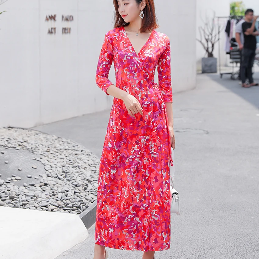 Women Sexy V Neck Red Long Dress Vintage Elegant holiday Maxi bandage Dresses Fashion Print Casual Dress Female Vestidos mujer
Women Sexy V Neck Red Long Dress Vintage Elegant holiday Maxi bandage Dresses Fashion Print Casual Dress Female Vestidos mujer