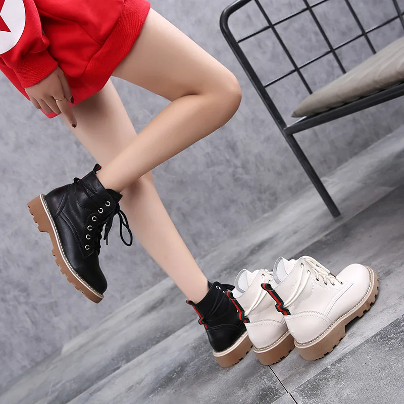 2018 autumn new fashion simple solid color Martin boots women trend thick soles comfortable leather casual boots.
2018 autumn new fashion simple solid color Martin boots women trend thick soles comfortable leather casual boots.