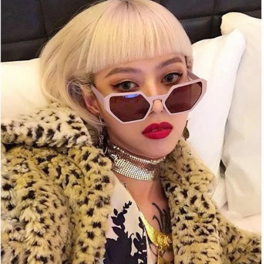 Luxury Cat Brand Design Hexagon Sunglasses Women 2018 Diamond Shap Vintage Sunglasses Gothic Sun Shades for Women Plus Size
Luxury Cat Brand Design Hexagon Sunglasses Women 2018 Diamond Shap Vintage Sunglasses Gothic Sun Shades for Women Plus Size