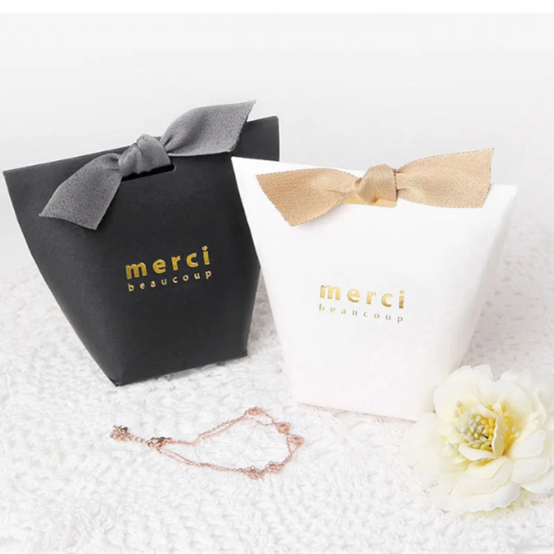 15pcs/lot DIY White Merci Wedding Gift Box Birthday Cookies Box Happy Party Sweet Dessert Decoration Candy Box Small Size
15pcs/lot DIY White Merci Wedding Gift Box Birthday Cookies Box Happy Party Sweet Dessert Decoration Candy Box Small Size