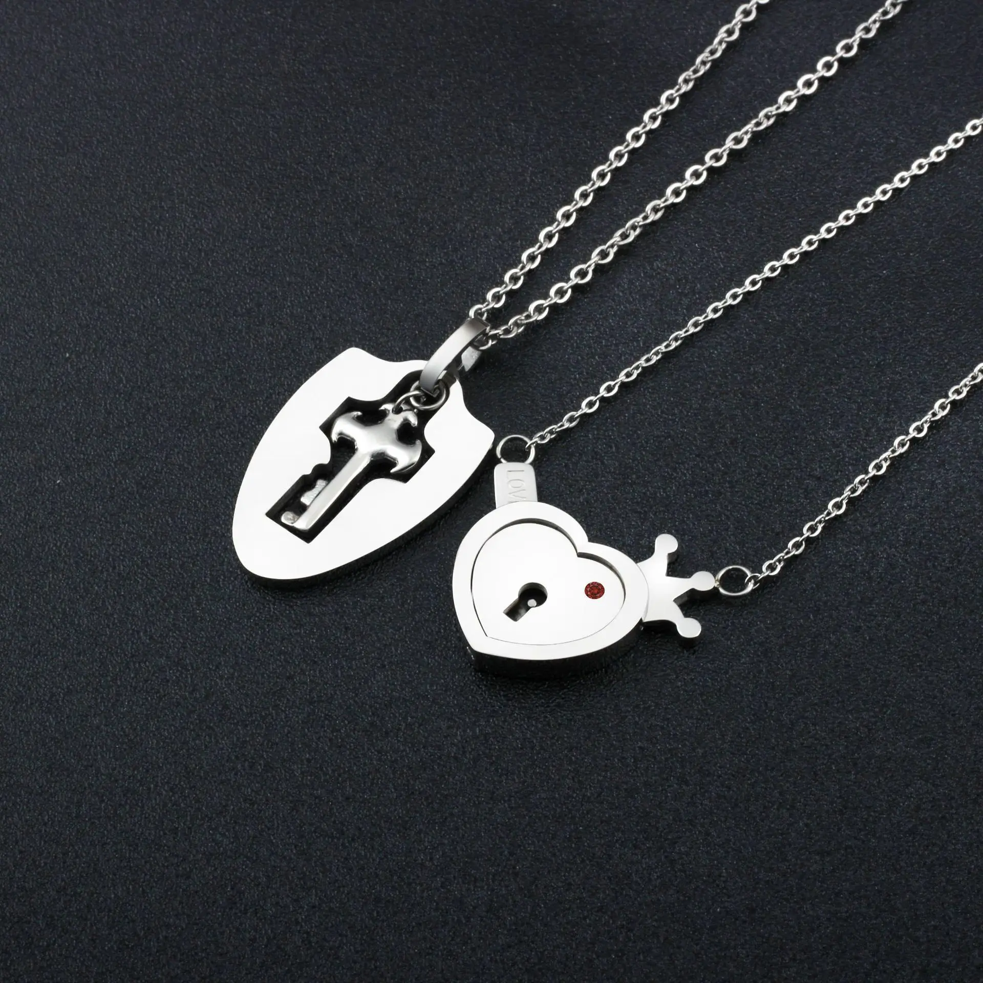 Couple Jewelry Key and Heart Lock I love you Pendant Necklace Stainless Steel Crown Necklaces for Lover Collier Jewelry Gift
Couple Jewelry Key and Heart Lock I love you Pendant Necklace Stainless Steel Crown Necklaces for Lover Collier Jewelry Gift