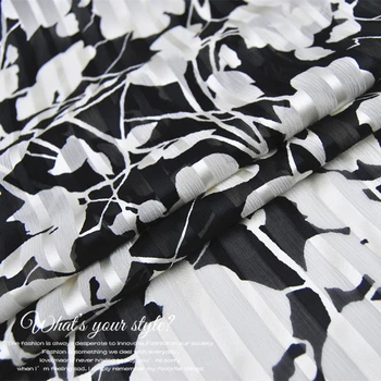 The black and white flowers in spring and summer 12 momme silk satin gauze cloth fabric Shun Yu Shu
The black and white flowers in spring and summer 12 momme silk satin gauze cloth fabric Shun Yu Shu