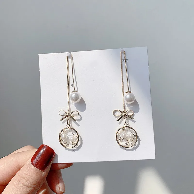Dominated new 2019 personality metal bowknot circle Drop earrings Temperament of fashionable long pearl style Women earrings
Dominated new 2019 personality metal bowknot circle Drop earrings Temperament of fashionable long pearl style Women earrings
