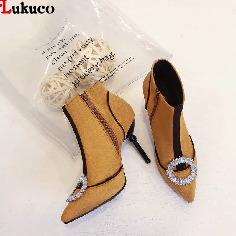 Lukuco New Sweet Oversize 34-48 Ankle Boots Women Thin High Heels Female Shoes Woman Buckle Short Boot Casual Ladies Pumps
Lukuco New Sweet Oversize 34-48 Ankle Boots Women Thin High Heels Female Shoes Woman Buckle Short Boot Casual Ladies Pumps