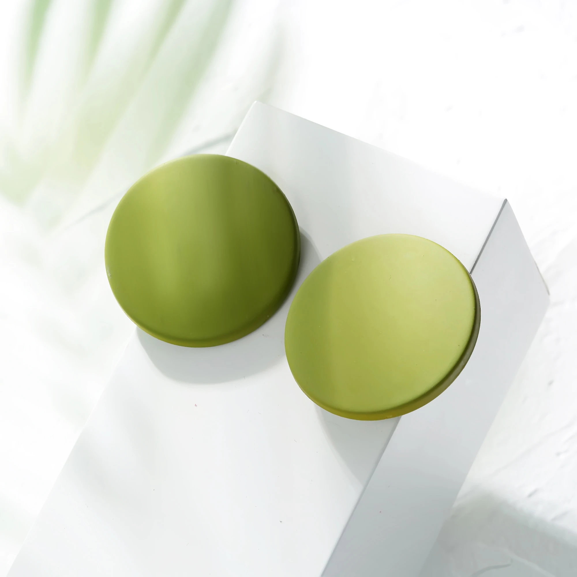 Candy-color Small Round Stud Earrings for Women Morandi Color System Acetic Acid Acrylic Korean Earrings Pendientes Oorbellen
Candy-color Small Round Stud Earrings for Women Morandi Color System Acetic Acid Acrylic Korean Earrings Pendientes Oorbellen