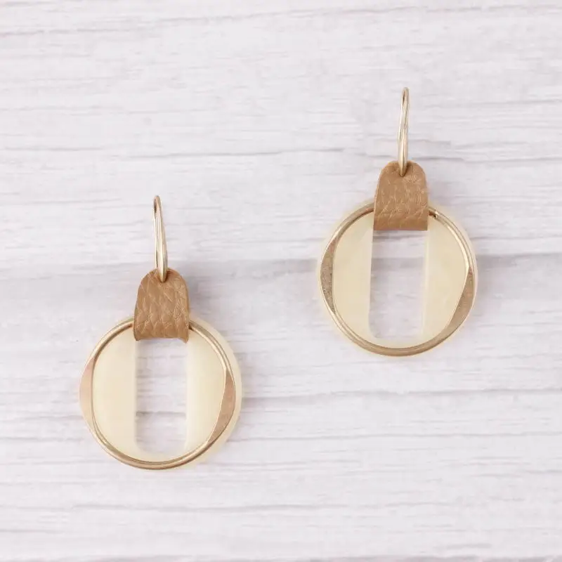 Trendy Vintage Design Geometry Drop Leather Earrings for Women Chic Jewelry Mom Gift Christmas Gift
Trendy Vintage Design Geometry Drop Leather Earrings for Women Chic Jewelry Mom Gift Christmas Gift