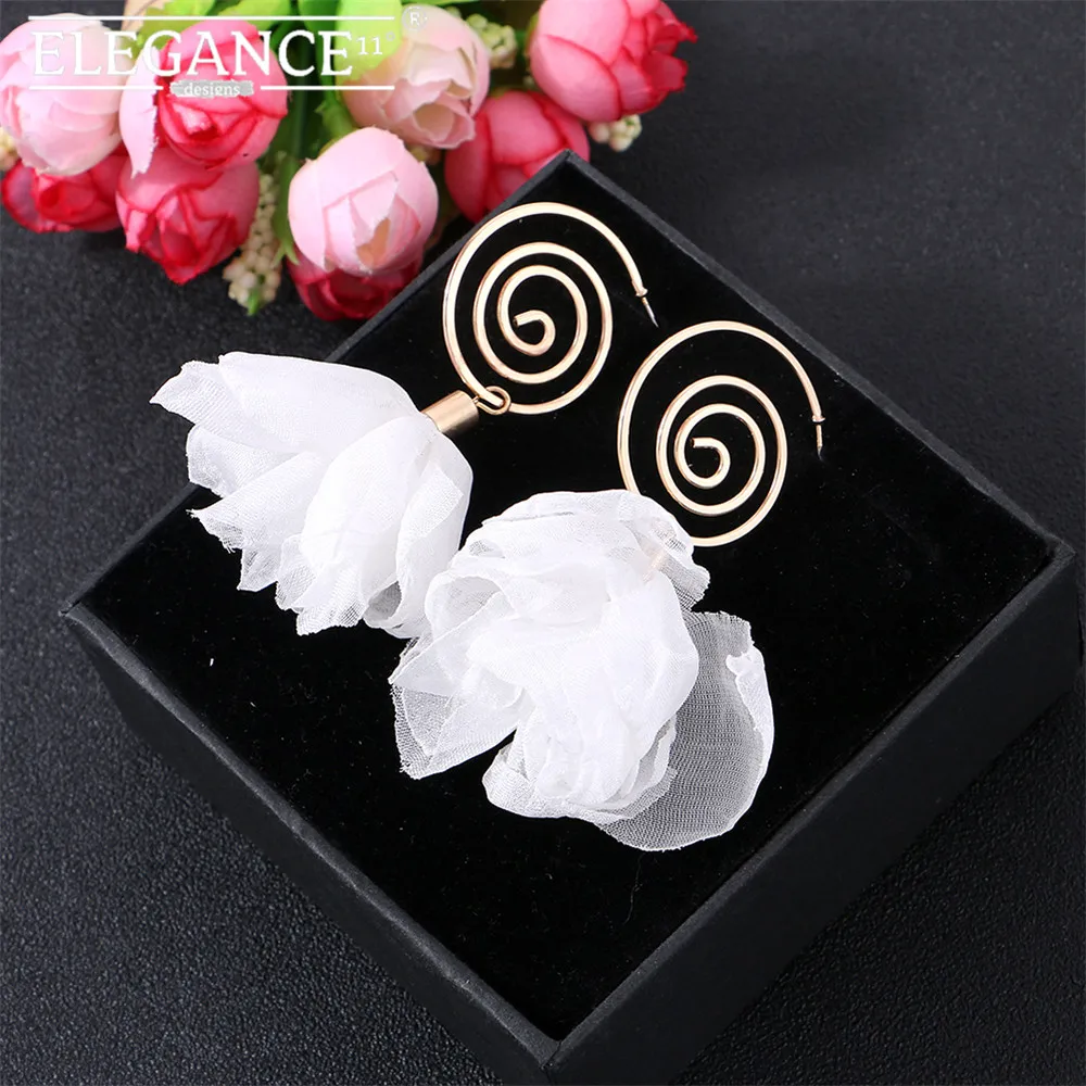 Elegance White Flower Earring for Women Yarn Fabric Cute Earrings Bohemian Jewelry Gold Twisted Ear Accessories Wholesale
Elegance White Flower Earring for Women Yarn Fabric Cute Earrings Bohemian Jewelry Gold Twisted Ear Accessories Wholesale