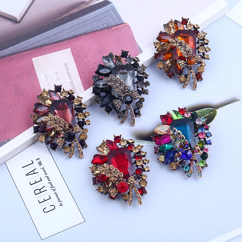 Romantic creative temperament deer brooch ladies crystal hollow gold brooch pin clothing accessories jewelry hot
Romantic creative temperament deer brooch ladies crystal hollow gold brooch pin clothing accessories jewelry hot