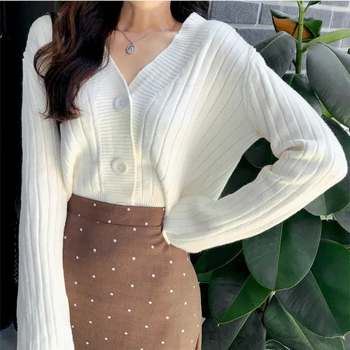 Autumn Korean Style Women Knitted Solid Color Cardigan Loose V-Neck Slim Short Sweater Coat
Autumn Korean Style Women Knitted Solid Color Cardigan Loose V-Neck Slim Short Sweater Coat