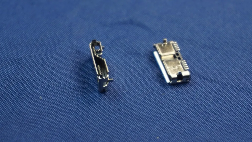 10pcs Micro USB 3.0 Connector receptacle B Type 10 contact 2 port Surface Mount with through hole shield tabs Female right angle
10pcs Micro USB 3.0 Connector receptacle B Type 10 contact 2 port Surface Mount with through hole shield tabs Female right angle