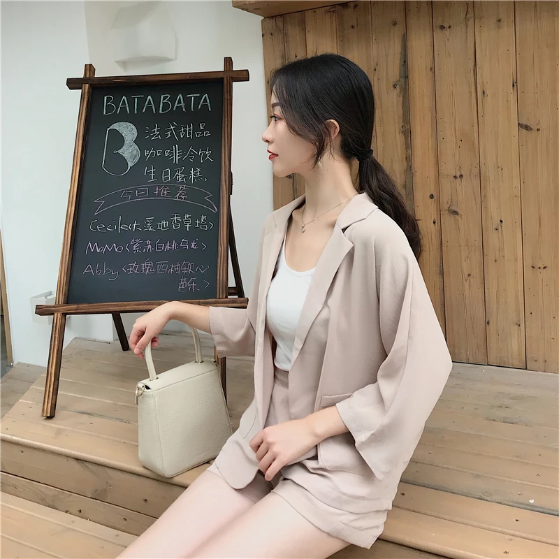 Women Summer Autumn Beige 2 Two Piece Set Loose Casual Pocket Blazer Coat with High Waist Short Pants Shorts Suit Set
Women Summer Autumn Beige 2 Two Piece Set Loose Casual Pocket Blazer Coat with High Waist Short Pants Shorts Suit Set