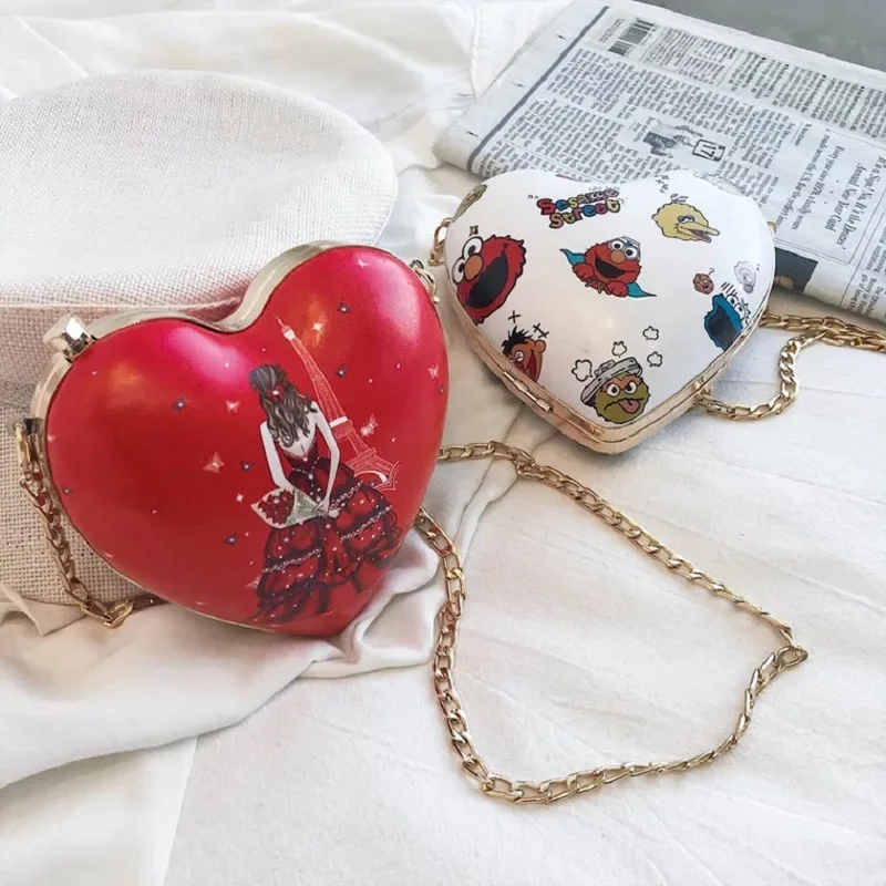 Fashion Luxury Heart Shaped Handbag Women Messenger Bag Bridal Wedding Handbag Cartoon Printing Small Dress Clutches Purse 2019
Fashion Luxury Heart Shaped Handbag Women Messenger Bag Bridal Wedding Handbag Cartoon Printing Small Dress Clutches Purse 2019