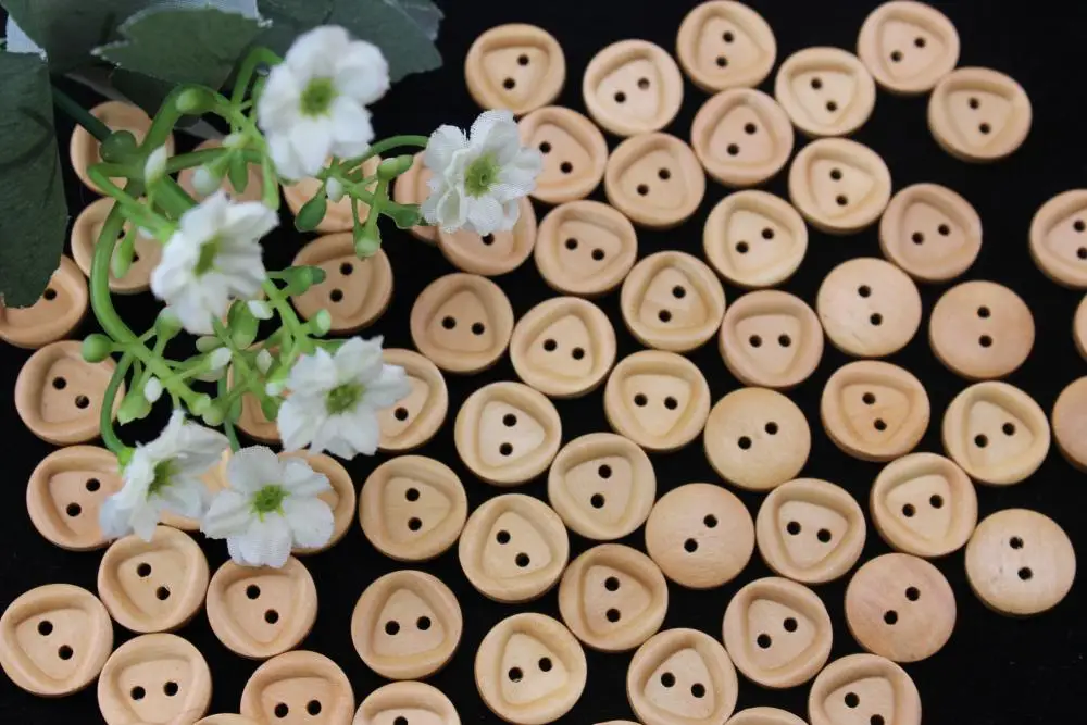 

400pcs 15mm natural wood color varnished wood buttons Cabochons laser cut carved smooth lacquered