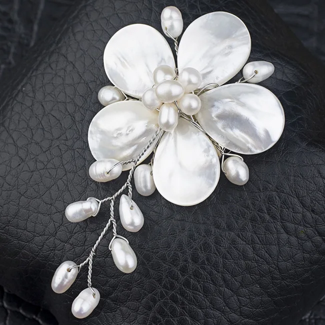 Natural Abalone Shell Flower Breast Pins 100% Freshwater Pearl Women Brooches Elegant Sweater Accessory Coat Jewelry Acc
Natural Abalone Shell Flower Breast Pins 100% Freshwater Pearl Women Brooches Elegant Sweater Accessory Coat Jewelry Acc