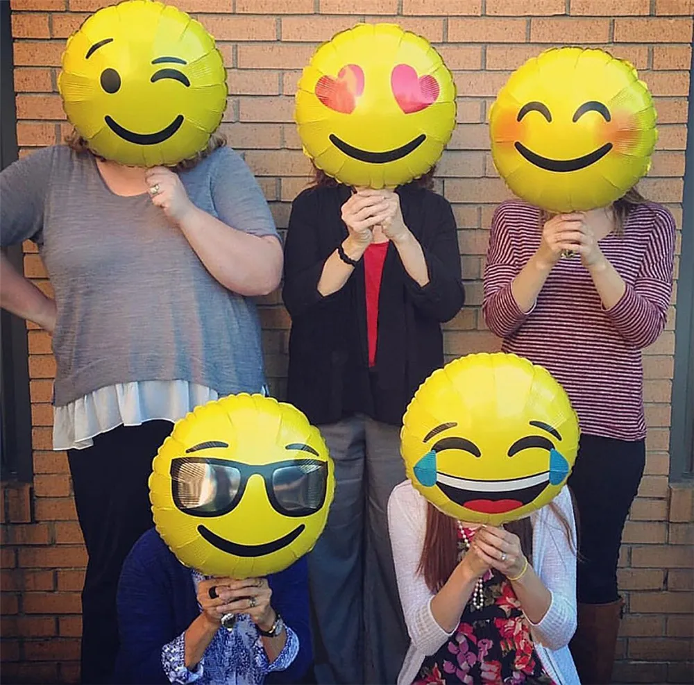 18 Inch Emoji Smiley Face Mylar Balloons Expression Yellow Latex Balloon Party birthday Wedding Cartoon Pokemon Inflatable Balls
18 Inch Emoji Smiley Face Mylar Balloons Expression Yellow Latex Balloon Party birthday Wedding Cartoon Pokemon Inflatable Balls