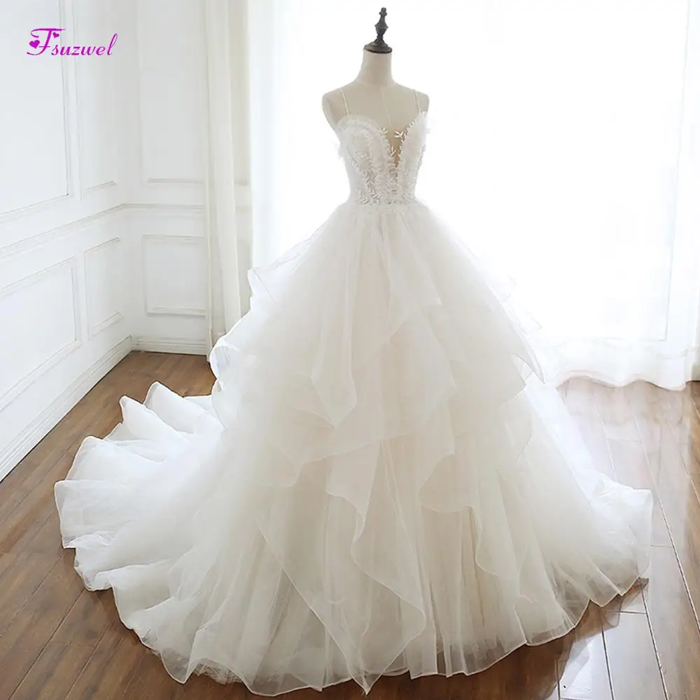Fsuzwel Romantic Sweetheart Neck Lace Up A-Line Wedding Dress 2019 Luxury Beaded Appliques Ruffles Netting Bridal Gown Plus Size
Fsuzwel Romantic Sweetheart Neck Lace Up A-Line Wedding Dress 2019 Luxury Beaded Appliques Ruffles Netting Bridal Gown Plus Size