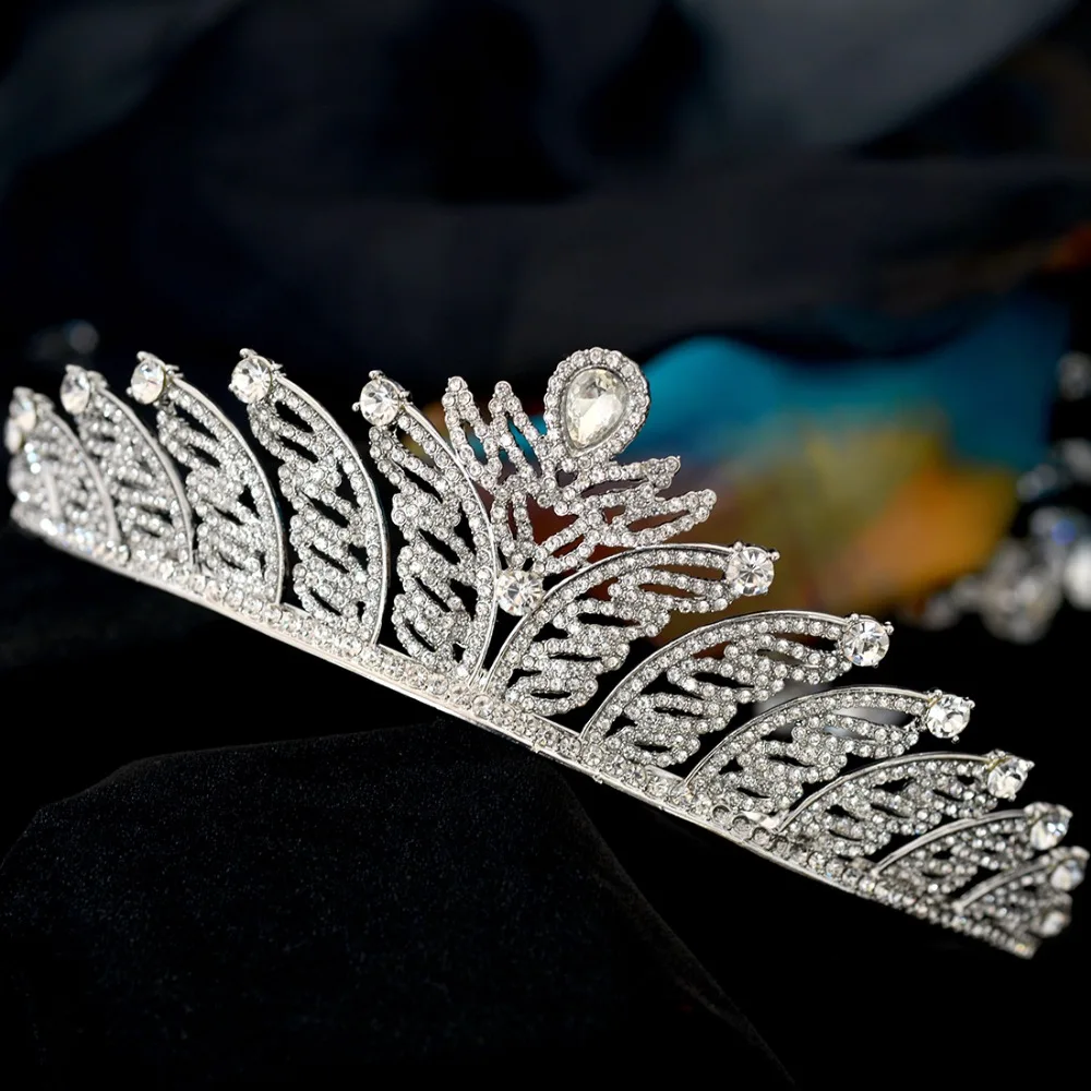 The royal family's new south Korean water wedding is a popular bride crown wedding dress accessories wholesale.
The royal family's new south Korean water wedding is a popular bride crown wedding dress accessories wholesale.