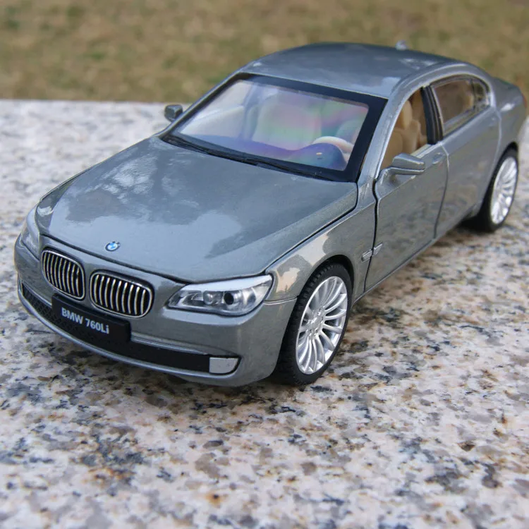 1:32 Die Cast Model Cars Electric Flashing Pull back scale automobile Alloy Vehicle gld3 Coche Children Toys Luxury 760 Li
1:32 Die Cast Model Cars Electric Flashing Pull back scale automobile Alloy Vehicle gld3 Coche Children Toys Luxury 760 Li