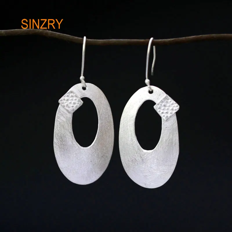 Sinzry Luxury fine jewelry 925 Sterling Silver simple oval plate drop Earrings Handmade retro national silver earrings for women
Sinzry Luxury fine jewelry 925 Sterling Silver simple oval plate drop Earrings Handmade retro national silver earrings for women