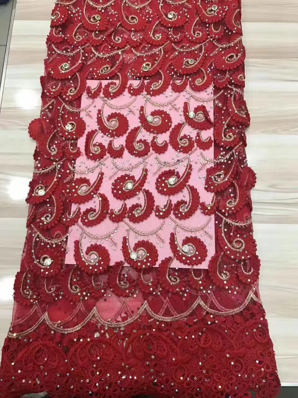 Free shipping Latest design French Lace Fabric high Quality embroidered lace African Tulle Lace Fabric For Wedding dress
Free shipping Latest design French Lace Fabric high Quality embroidered lace African Tulle Lace Fabric For Wedding dress