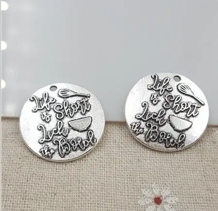 Hoting selling 10 Pieces/Lot 25mm letter printed life is spoon charm round disc message charm for jewelry making
Hoting selling 10 Pieces/Lot 25mm letter printed life is spoon charm round disc message charm for jewelry making