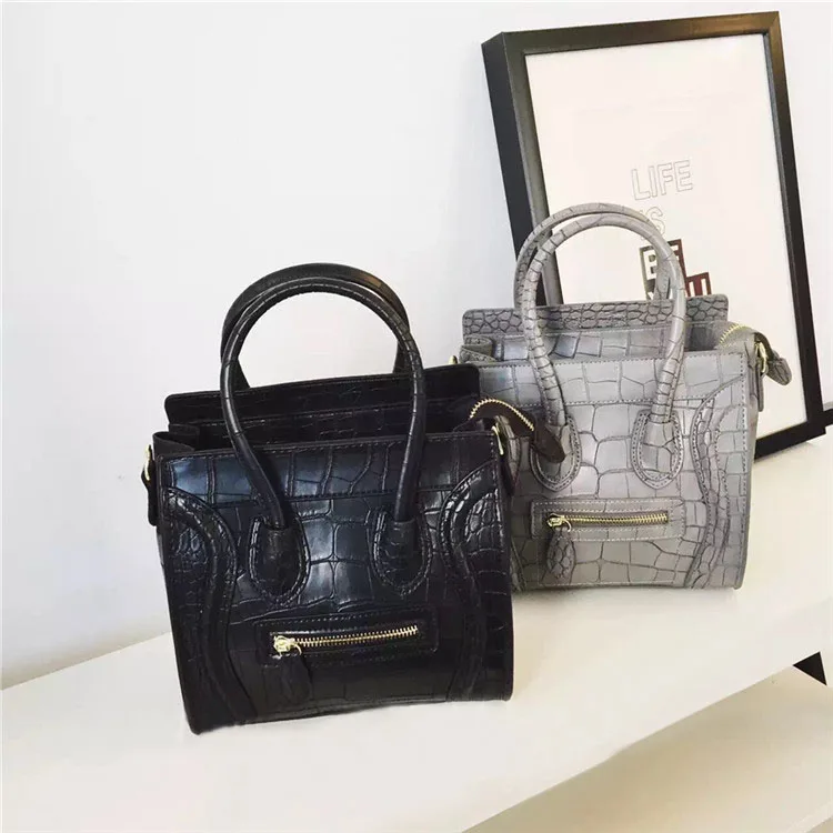 2017 spring and summer new bat bag, shoulder Messenger smiling face bag, female handbags free shipping
2017 spring and summer new bat bag, shoulder Messenger smiling face bag, female handbags free shipping