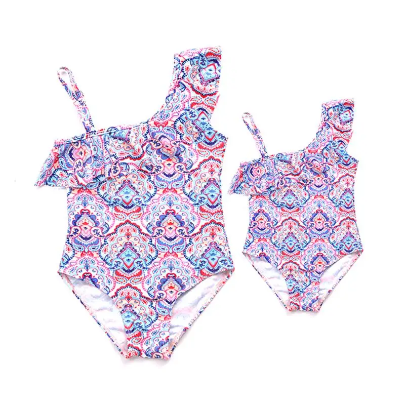 2018 New Beachwear Mum and Me Swimsuit Children One Piece Monokini One shoulder Flounce Swimsuit for Girl and Women Swimwear
2018 New Beachwear Mum and Me Swimsuit Children One Piece Monokini One shoulder Flounce Swimsuit for Girl and Women Swimwear
