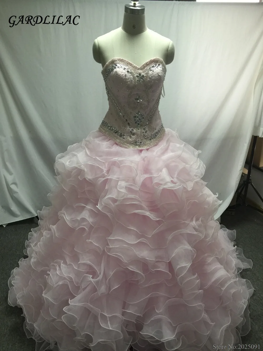 New Cheap Two piece Quinceanera Dresses 2017 Masquerade Pink Ball Gowns Ruffles Sweet 16 Dress Vestidos De 15 Anos
New Cheap Two piece Quinceanera Dresses 2017 Masquerade Pink Ball Gowns Ruffles Sweet 16 Dress Vestidos De 15 Anos