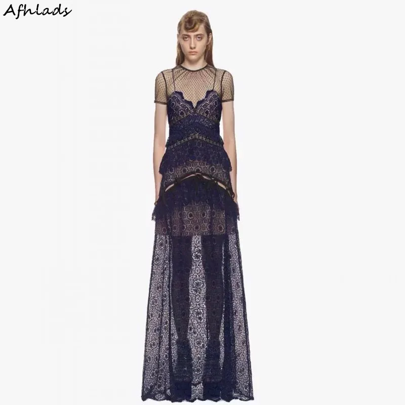 Self portrait High quality hollow out lace retro fake two-piece dress short sleeve dress ruffles patchwork embroidery long dress
Self portrait High quality hollow out lace retro fake two-piece dress short sleeve dress ruffles patchwork embroidery long dress