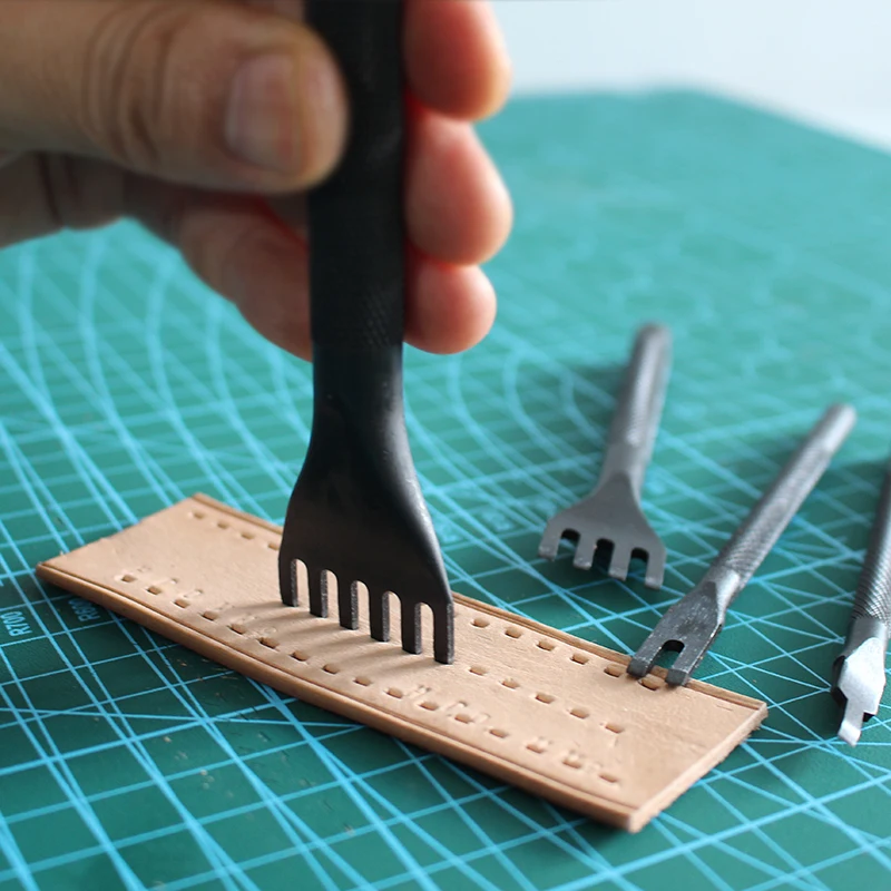The latest leather perforated flat chisel tool 3mm pitch 1/2/4/6 claws, DIY hand-stitched leather processing punching chisel
The latest leather perforated flat chisel tool 3mm pitch 1/2/4/6 claws, DIY hand-stitched leather processing punching chisel
