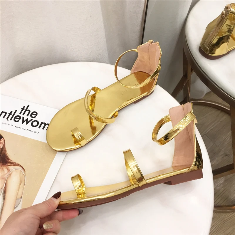 Summer 2019 Designer Women Gold Silver Glitter Flats Sandals Fashion Low Heels Zippers Rome Flat Sandals Casual Strap Sandals
Summer 2019 Designer Women Gold Silver Glitter Flats Sandals Fashion Low Heels Zippers Rome Flat Sandals Casual Strap Sandals