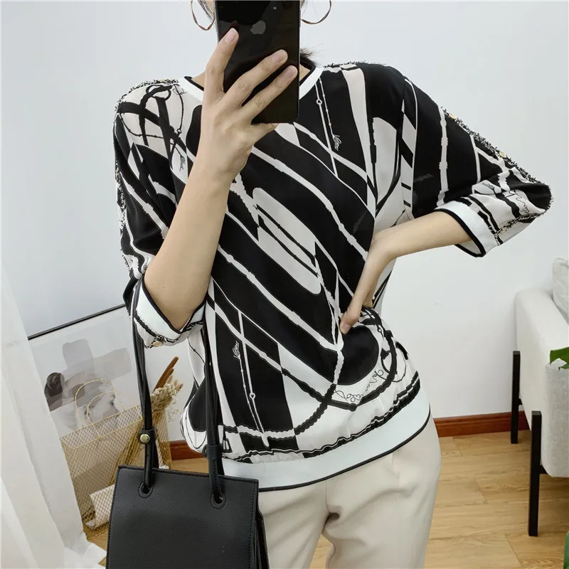 Women's silk shirt 2019 new spring/summer sleeve clothing chain printed silk T-shirt female
Women's silk shirt 2019 new spring/summer sleeve clothing chain printed silk T-shirt female