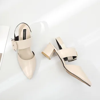 2018 new fashion shallow mouth with a metal buckle hollow women's shoes with pointed shoes.
2018 new fashion shallow mouth with a metal buckle hollow women's shoes with pointed shoes.