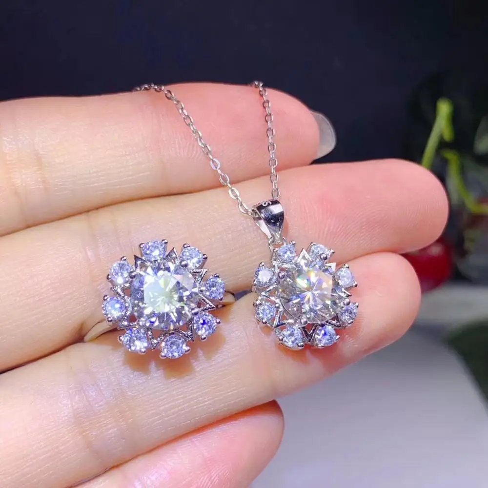 Большой драгоценный камень moissanite, ожерелье. Женский ювелирный костюм, самый популярный драгоценный камень. Серебристый, с рисунком в виде сердечек, в виде сердечек, на возраст от 1 года до 4 лет
Большой драгоценный камень moissanite, ожерелье. Женский ювелирный костюм, самый популярный драгоценный камень. Серебристый, с рисунком в виде сердечек, в виде сердечек, на возраст от 1 года до 4 лет