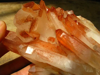 new find from Tibetan red soil natural rock quartz crystal cluster original 1275g
new find from Tibetan red soil natural rock quartz crystal cluster original 1275g