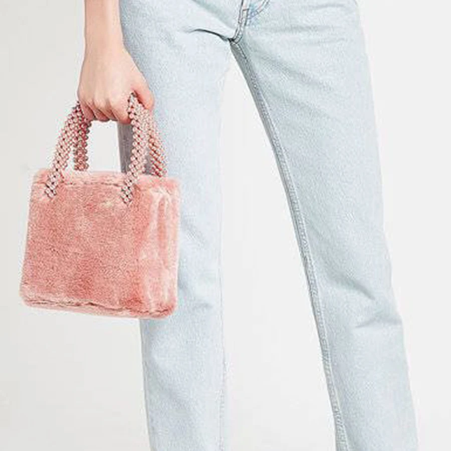 Ins Iuxury Plush Handmade Pearl Bags Brand Scarf Top Handle Women Handbags Wedding bride Evening bag Pearl Lady Hand bag 2019
Ins Iuxury Plush Handmade Pearl Bags Brand Scarf Top Handle Women Handbags Wedding bride Evening bag Pearl Lady Hand bag 2019