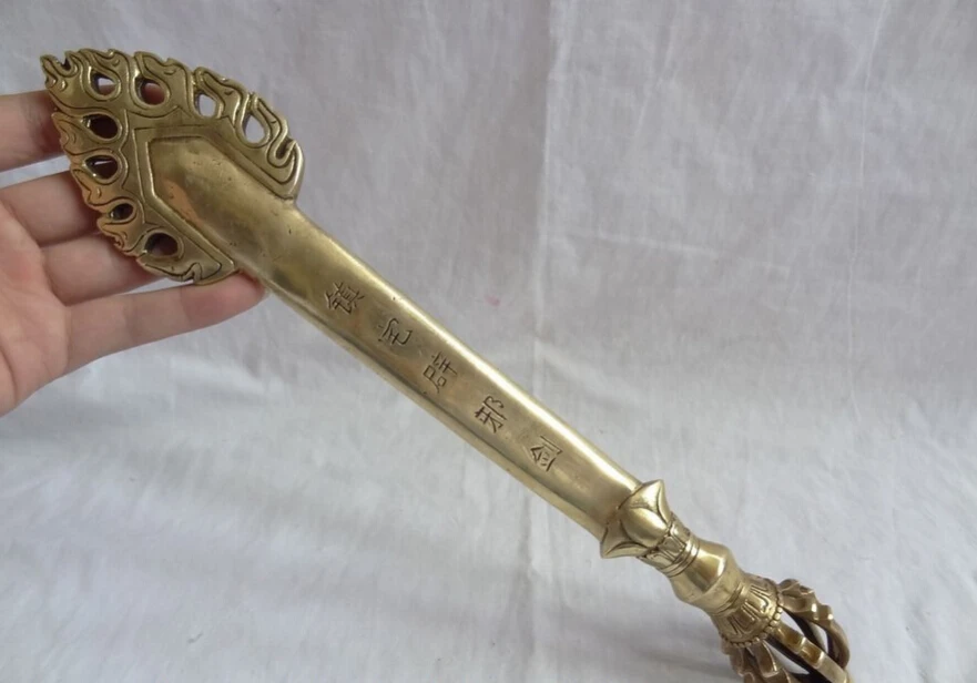 S4418 13" China Brass Buddhism Tibet Dagger BiXie Vajra Manjushri Buddha Sword Statue D0317
S4418 13" China Brass Buddhism Tibet Dagger BiXie Vajra Manjushri Buddha Sword Statue D0317