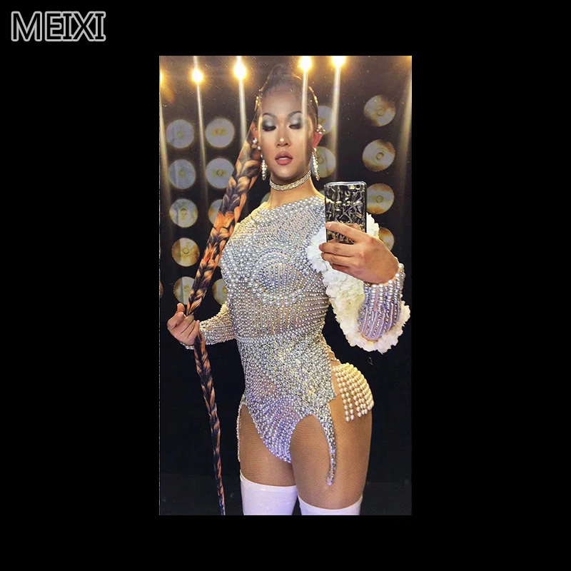 Stars in the same white rhinestone pearl flower sleeve jumpsuit party nightclub bar concert DJ singer/dancer costume
Stars in the same white rhinestone pearl flower sleeve jumpsuit party nightclub bar concert DJ singer/dancer costume