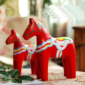 2pcs/set Creative Nordic Logs Red Horse Sweden Furnishing Articles Home Decoration Miniature Craft Horse Model Wedding Decor 
2pcs/set Creative Nordic Logs Red Horse Sweden Furnishing Articles Home Decoration Miniature Craft Horse Model Wedding Decor