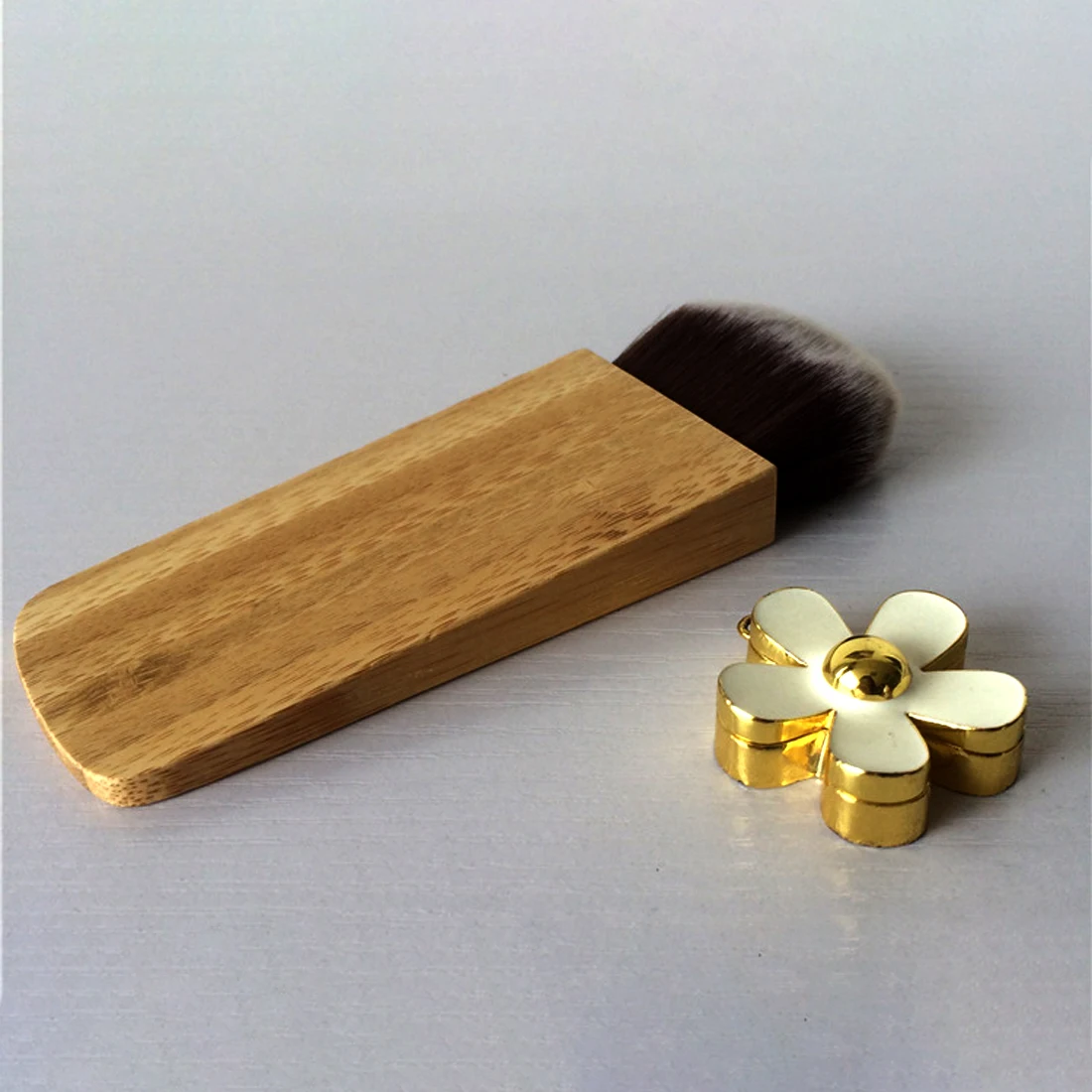 Natural Bamboo Handle Foundation Brush Blush Brush Professional Beauty Makeup Brushes exquisite Cosmetics Tools
Natural Bamboo Handle Foundation Brush Blush Brush Professional Beauty Makeup Brushes exquisite Cosmetics Tools
