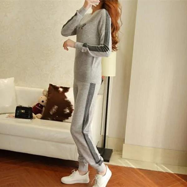 Hot sale wool tracksuits 2018 autumn and winter new cashmere knits and two pieces of coloured alphabet round collar fashion suit
Hot sale wool tracksuits 2018 autumn and winter new cashmere knits and two pieces of coloured alphabet round collar fashion suit