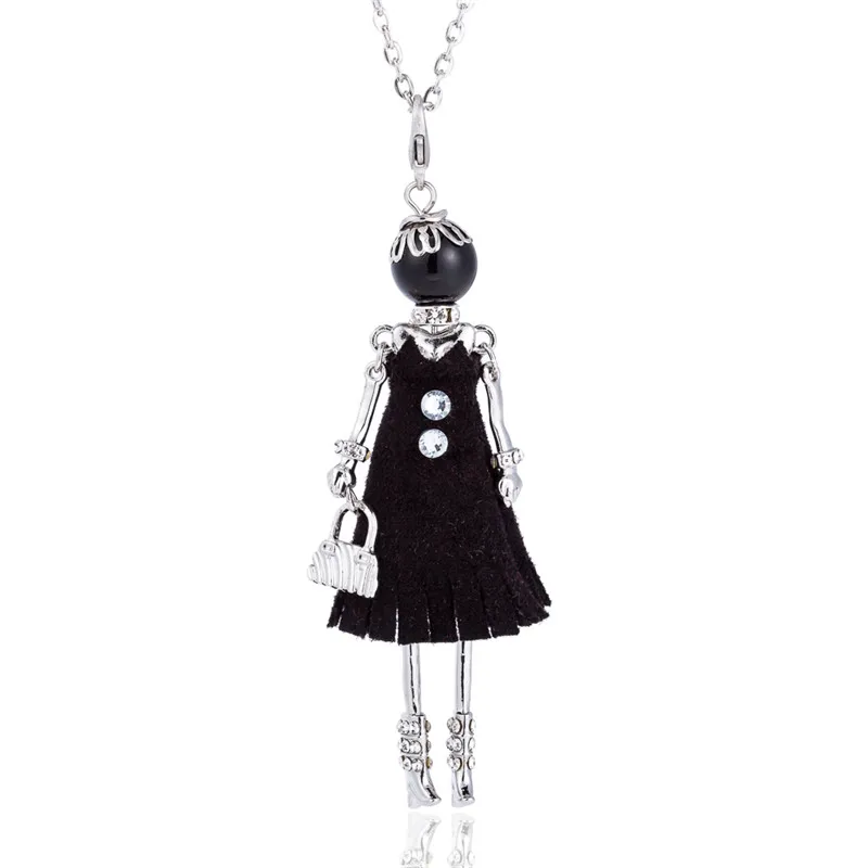 Длинное черное ожерелье с куклой на длинной цепочке и кулоном массивное