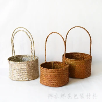 Hand-woven Basket Of Circular Seaweed Embracing Basket Of Fresh Flowers Packaging Materials
Hand-woven Basket Of Circular Seaweed Embracing Basket Of Fresh Flowers Packaging Materials